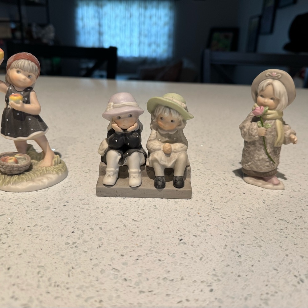 21 Kim ANDERSON figurines